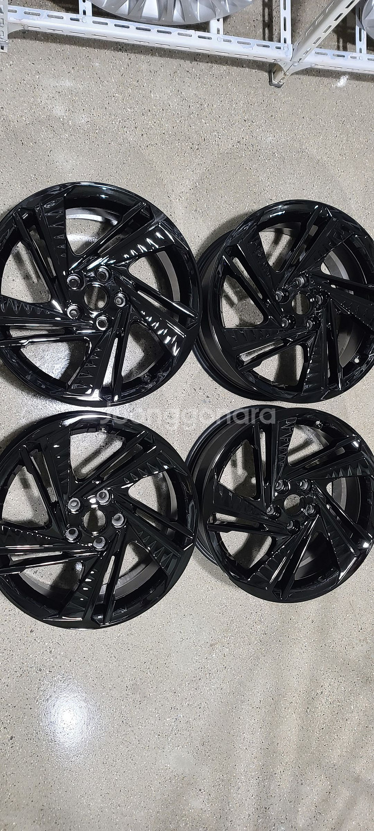 아반떼 CN7 블랙유광 18인치 순정휠 대품판매20만원--3