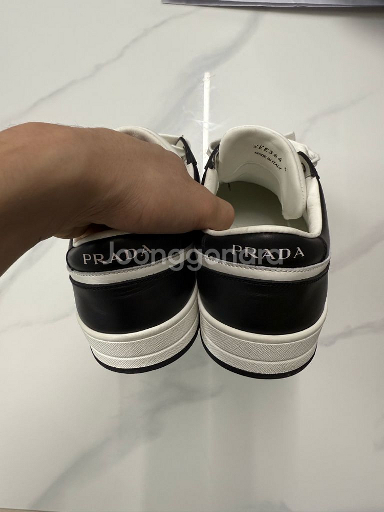 프라다 범고래 로고 스니커즈(정품)--2