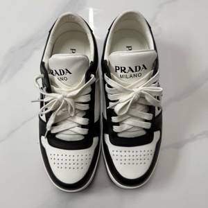 프라다 범고래 로고 스니커즈(정품)