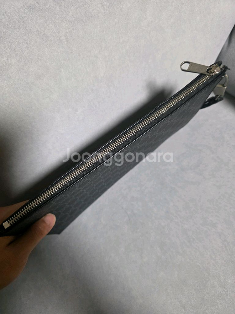 구찌 인터로킹 G 클러치백 블 랙 GG 캔버스67295--5