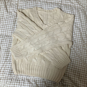 유색 노리 꽈배기 브이넥 오버핏 니트 베이지