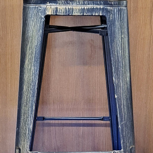 나무 좌판 철제 바 의자 (무늬)