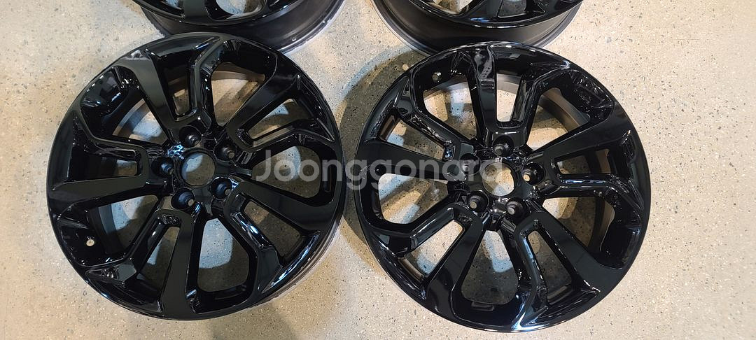 티볼리 유광블랙 18인치 순정휠 대품판매20만원--2