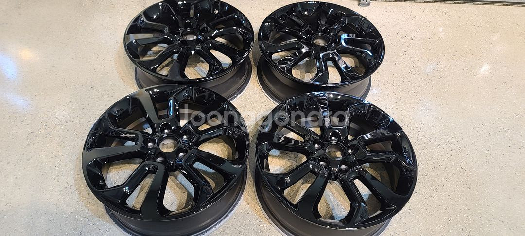 티볼리 유광블랙 18인치 순정휠 대품판매20만원--0