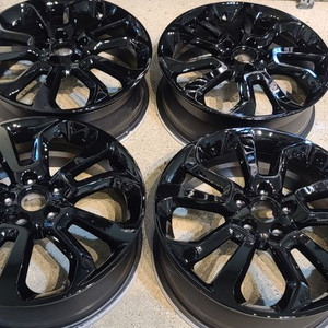 티볼리 유광블랙 18인치 순정휠 대품판매20만원