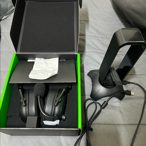 블랙샤크v2 하이퍼스피드 헤드셋, 헤드셋거치대