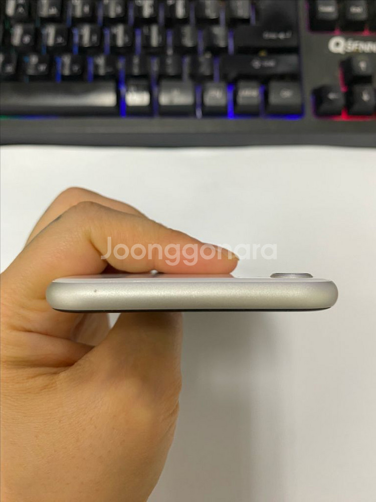아이폰SE2 화이트 액정SS급 64GB 배터리92%--3