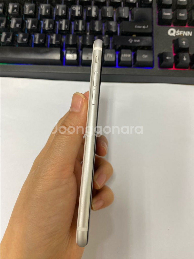 아이폰SE2 화이트 액정SS급 64GB 배터리92%--4