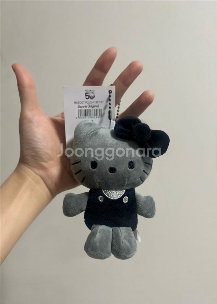 산리오 헬로키티 블랙&실버 키링--1