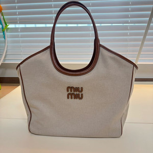 미우미우 아이비백 라지 기저귀 가방 팔아요(장원영백)