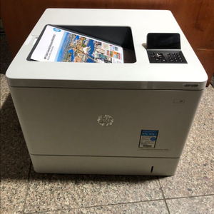 HP 칼라 레이저 프린터 M553 판매합니다.