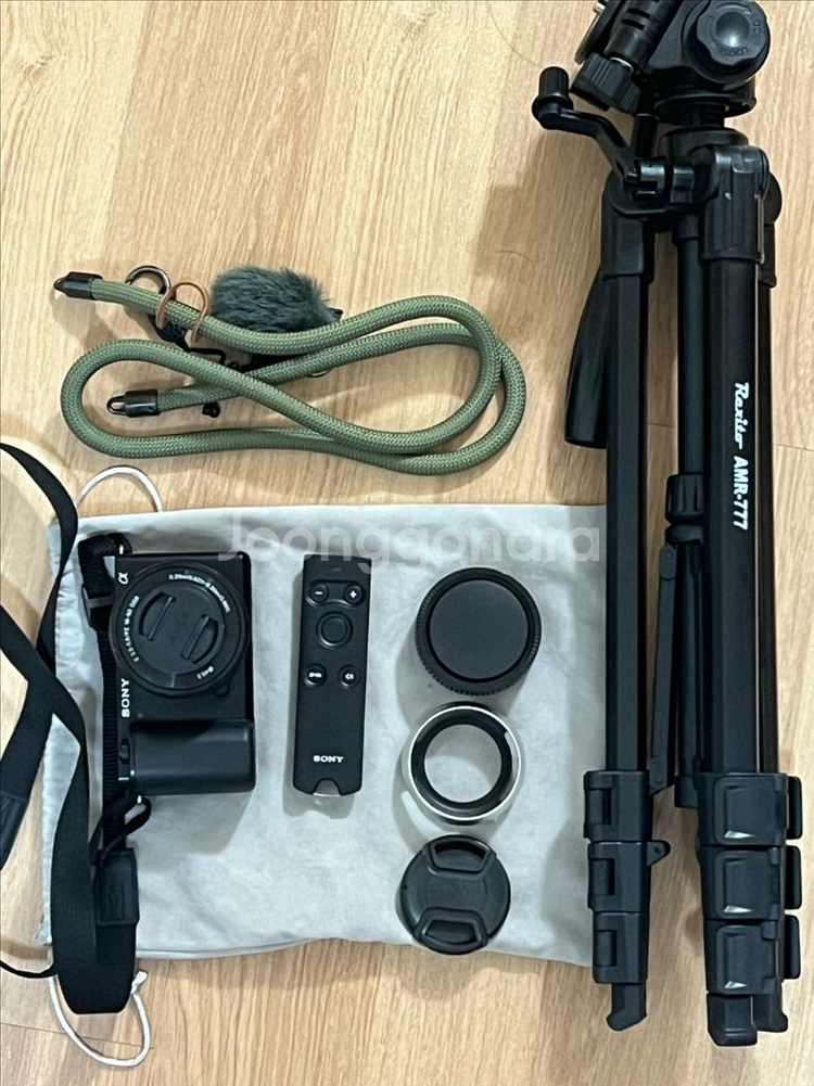 소니 ZV-E10 카메라 번들세트 삼각대 외 액세서리--0