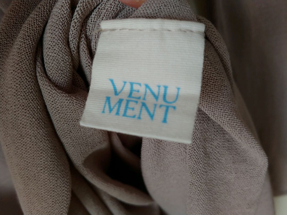 베뉴먼트 쉬어 롱 니트 드레스 이미지