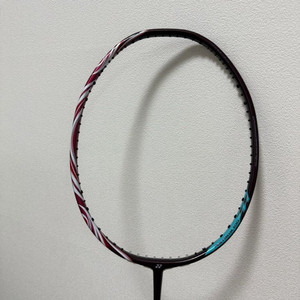 요넥스 아스트록스100 4u5