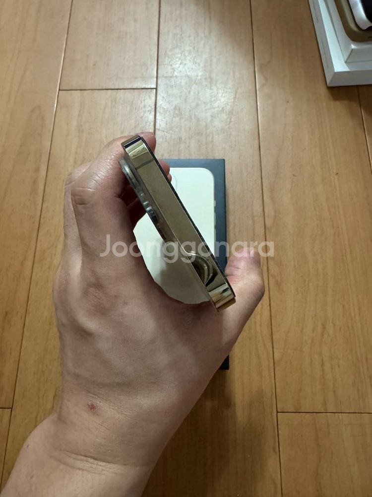 아이폰 13프로 256g 골드팝니다--6