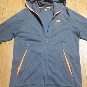 뉴발란스 운동복 후드집업95 사이즈입니다