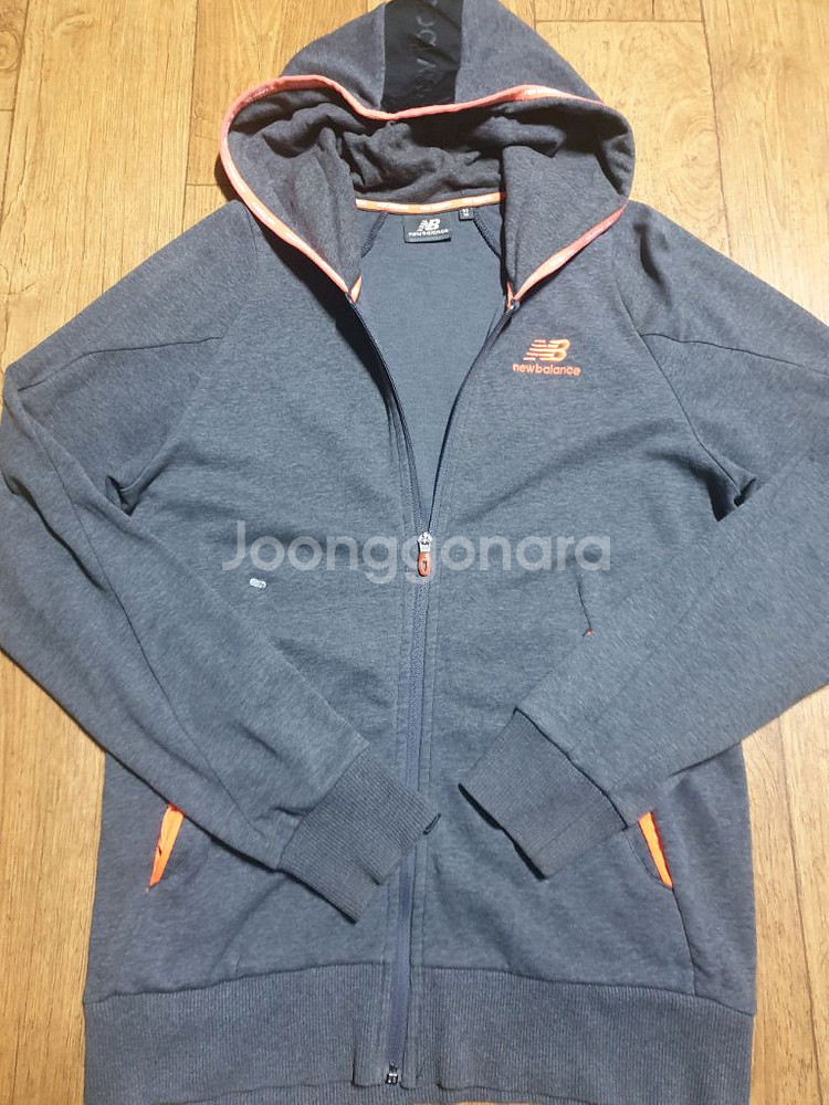 뉴발란스 운동복 후드집업95 사이즈입니다--1