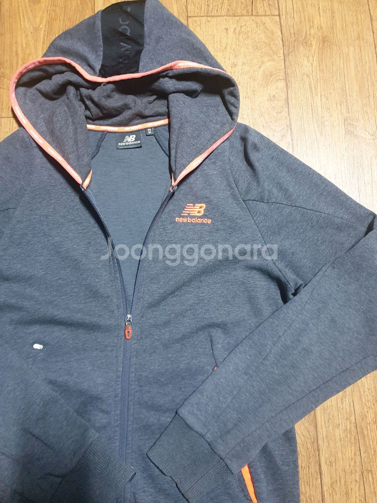 뉴발란스 운동복 후드집업95 사이즈입니다--2