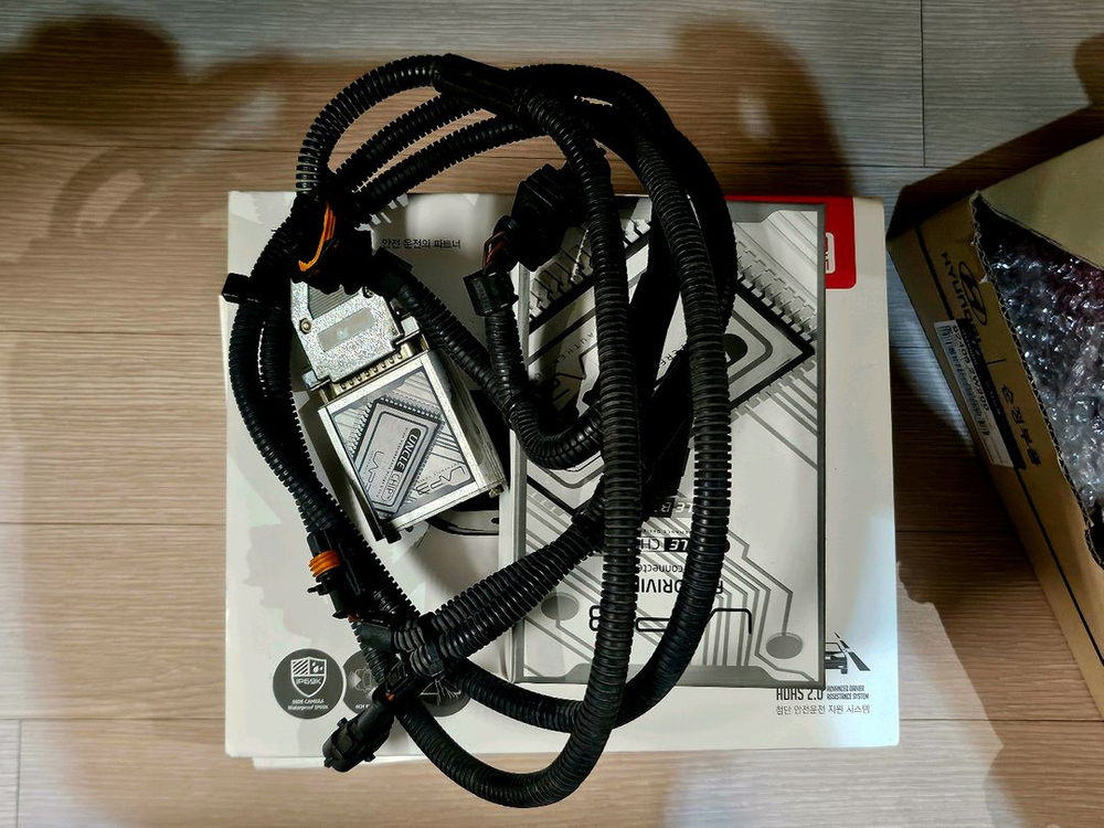 4채널 블랙박스, 엉클칩 등 싼타페 DM 부품--2