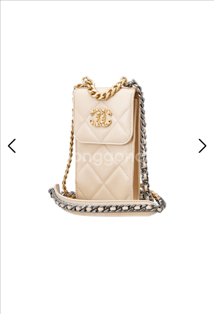 샤넬19 램스킨 폰 홀더백--0