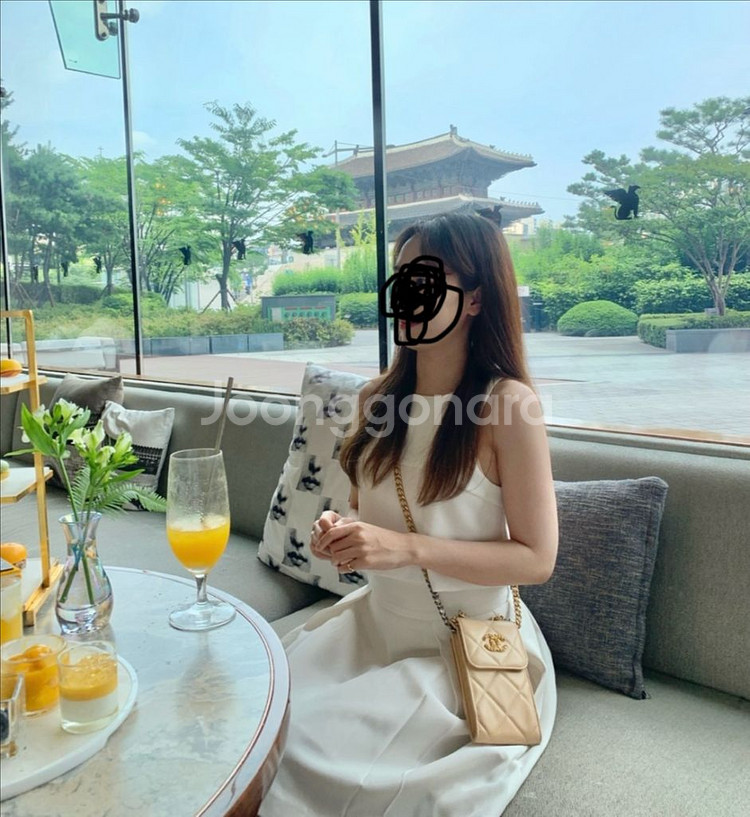 샤넬19 램스킨 폰 홀더백--7