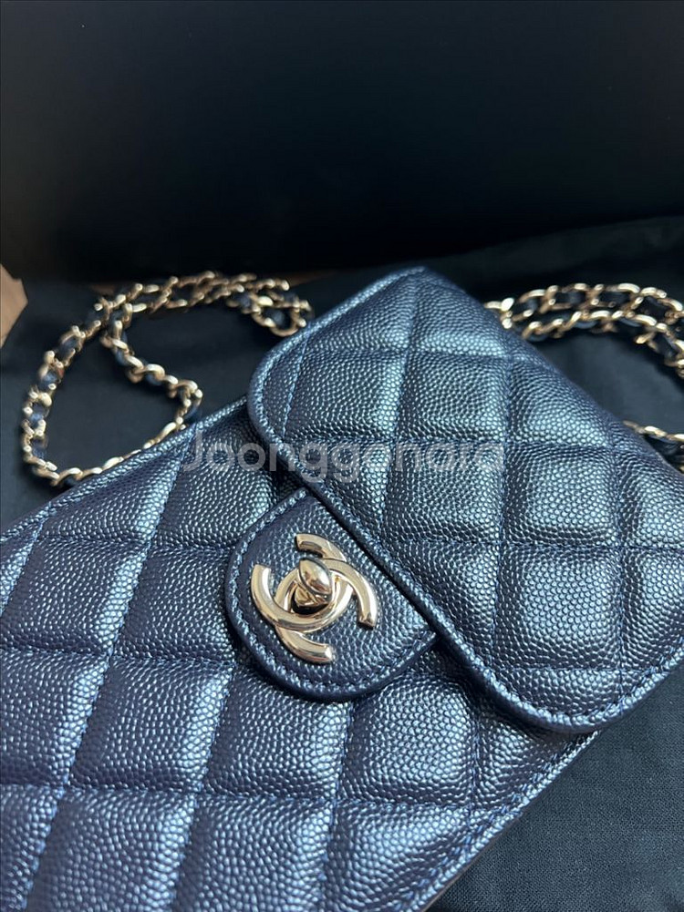 샤넬 클래식 턴락 CC 폰홀더백 캐비어 다크네이비--2