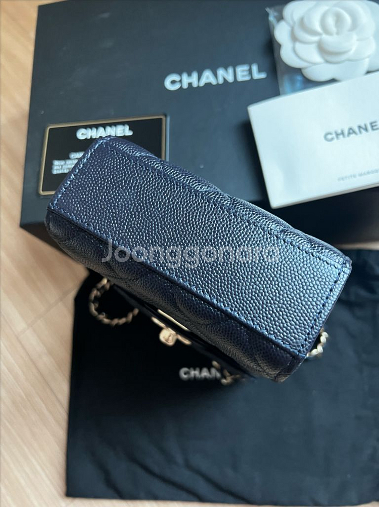 샤넬 클래식 턴락 CC 폰홀더백 캐비어 다크네이비--4