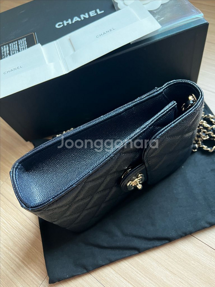 샤넬 클래식 턴락 CC 폰홀더백 캐비어 다크네이비--3