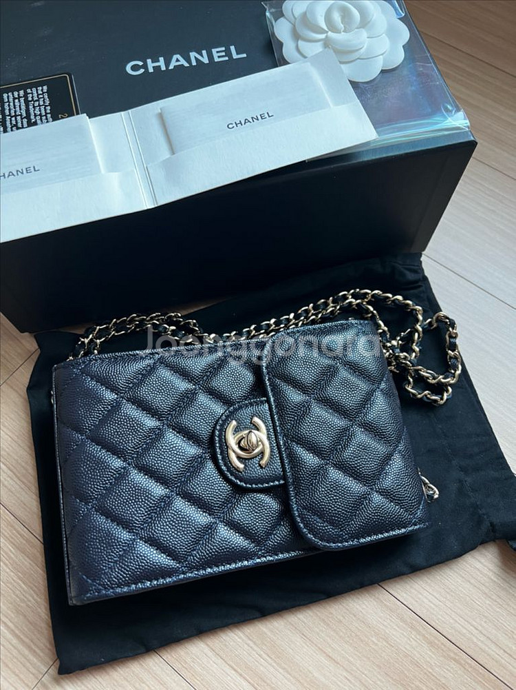 샤넬 클래식 턴락 CC 폰홀더백 캐비어 다크네이비--0