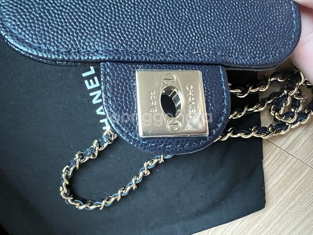 샤넬 클래식 턴락 CC 폰홀더백 캐비어 다크네이비--7