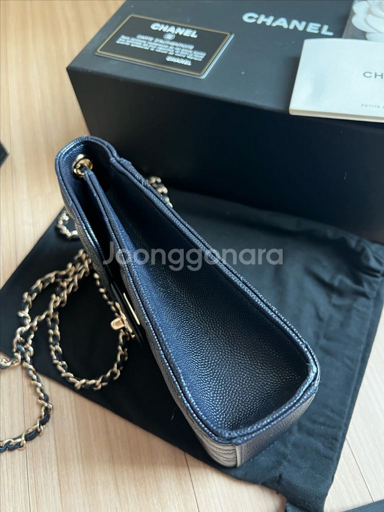 샤넬 클래식 턴락 CC 폰홀더백 캐비어 다크네이비--5