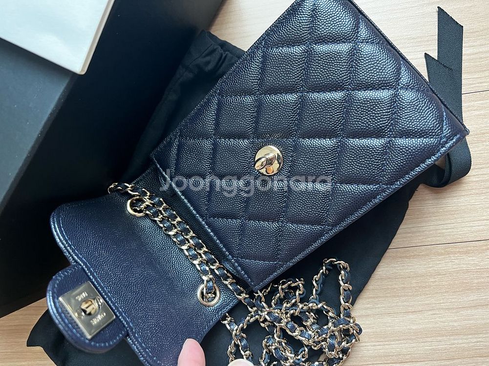 샤넬 클래식 턴락 CC 폰홀더백 캐비어 다크네이비--6