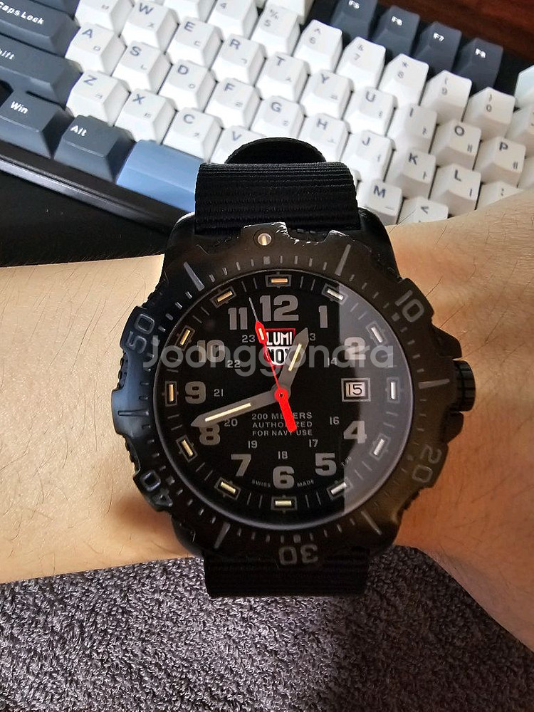 루미녹스 4220 시계 팝니다--0