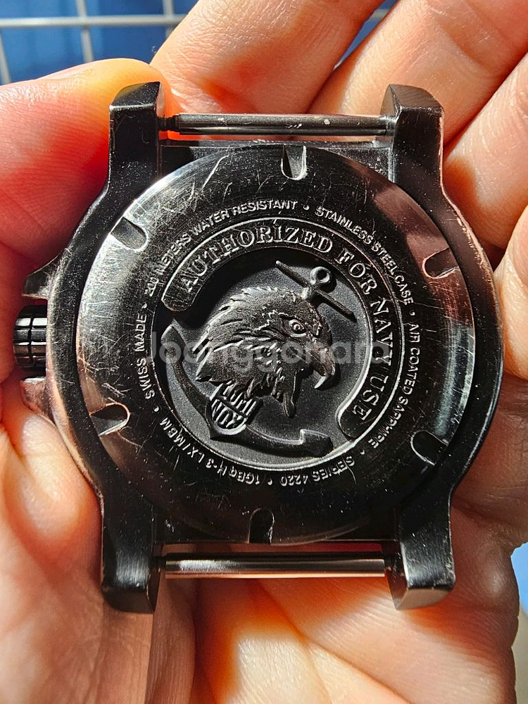 루미녹스 4220 시계 팝니다--1