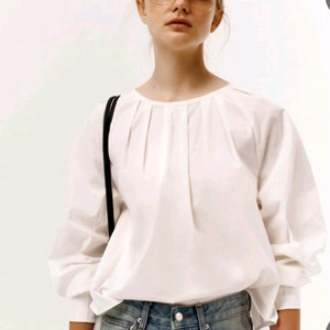 던스트 턱볼륨 블라우스