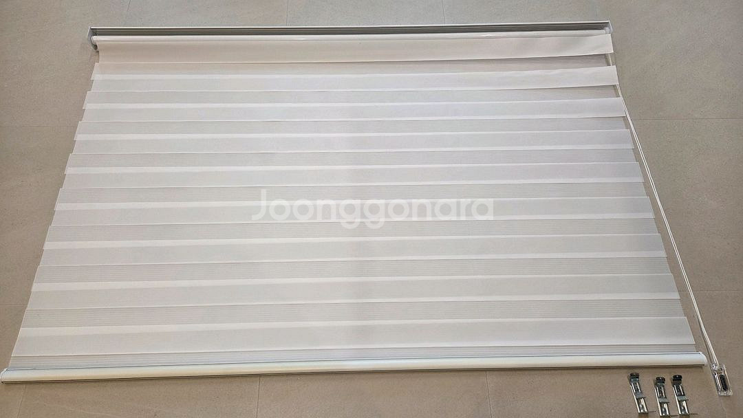 덱스터 롤스크린 블라인드. 화이트 콤비 2개--0