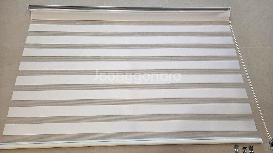 덱스터 롤스크린 블라인드. 화이트 콤비 2개--3