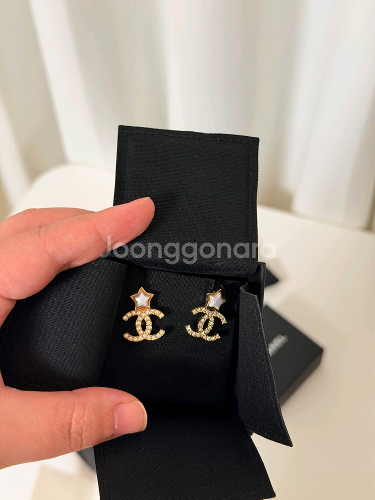 (정품) 샤넬 CC로고 별 귀걸이 ABC824--1