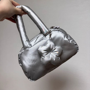 케즈 패딩 실버 토트백