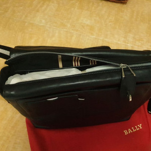 [팝니다] 발리 크로스백 TROVE-N00 (65만)