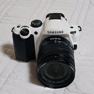 삼성 NX10 미러리스 카메라