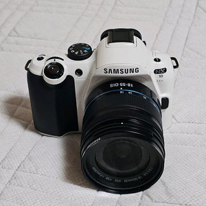 삼성 NX10 미러리스 카메라