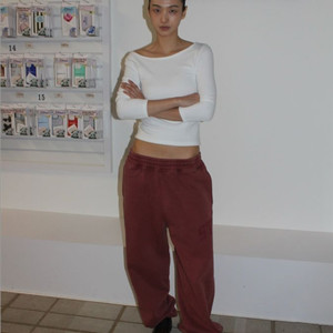 샵어텐즈 보트넥 Restrained boat neck