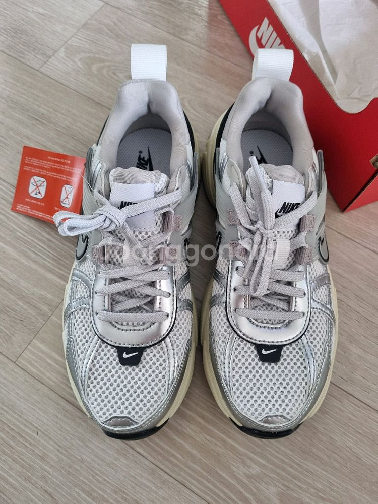 나이키 v2k 220--0