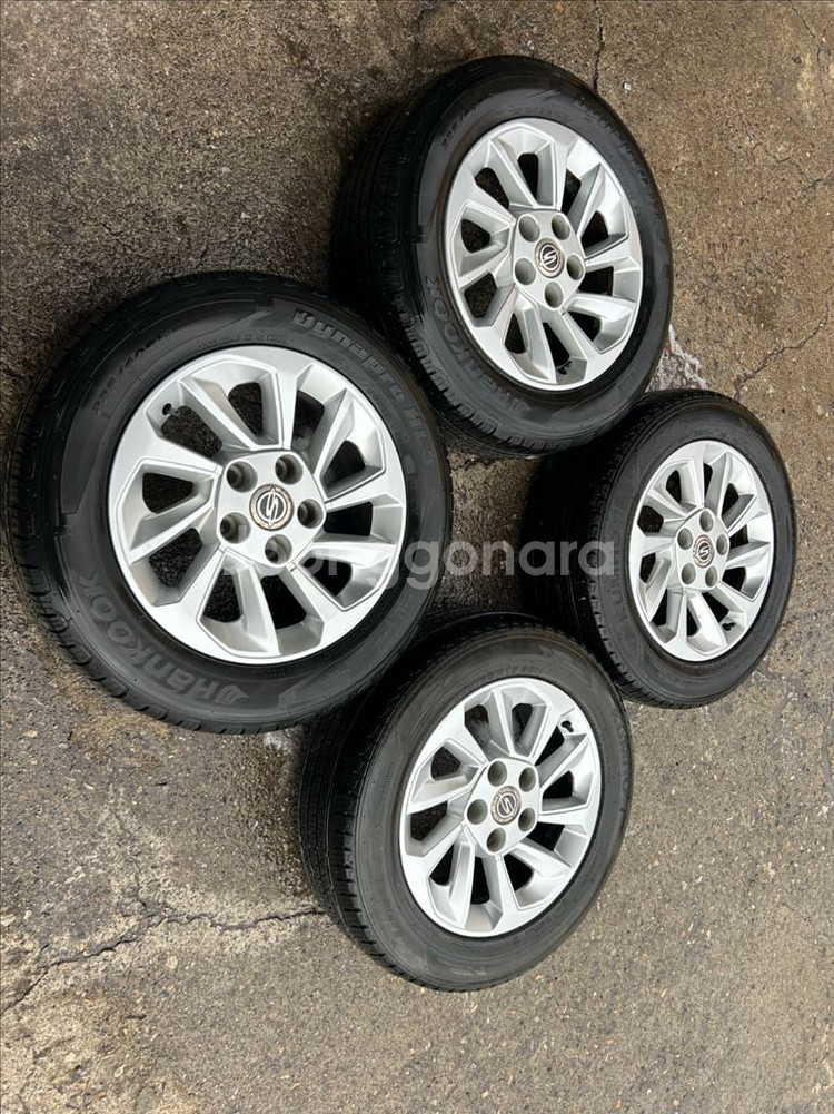 코란도 투리스모 순정 17인치 휠타이어--1