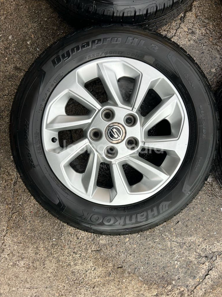 코란도 투리스모 순정 17인치 휠타이어--2