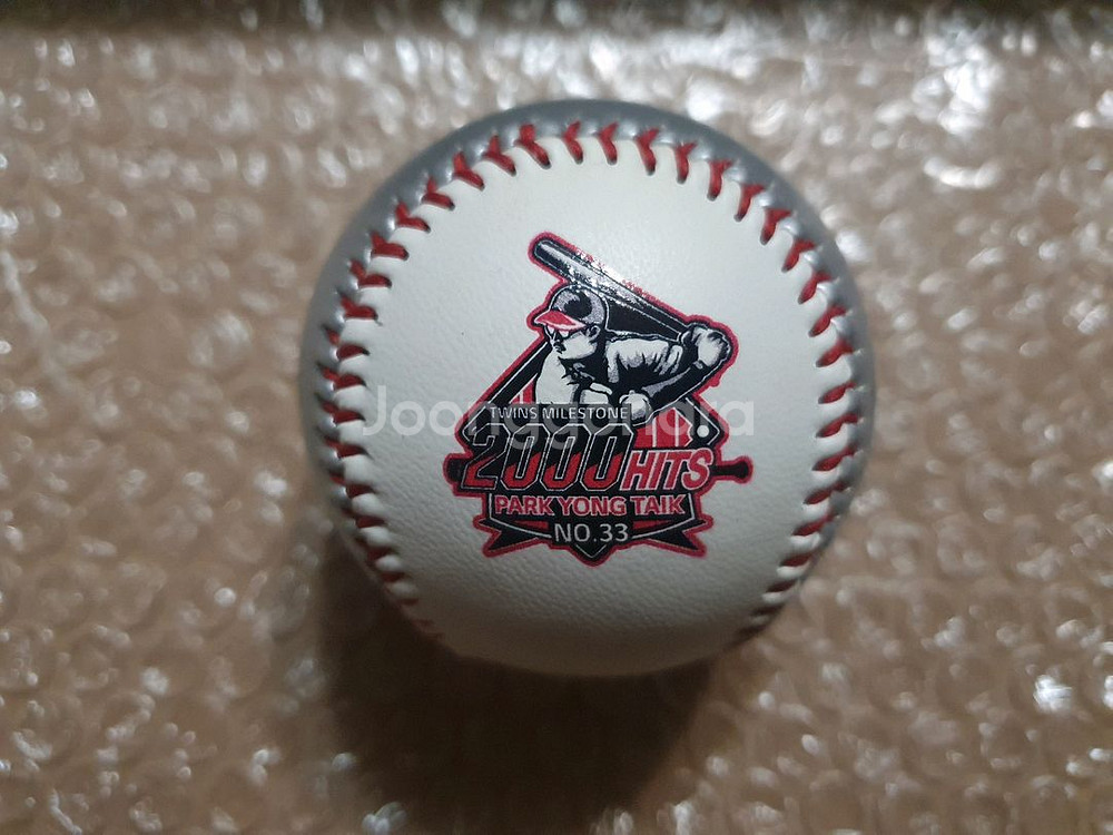 KBO LG트윈스 박용택 2000안타 기념구--0