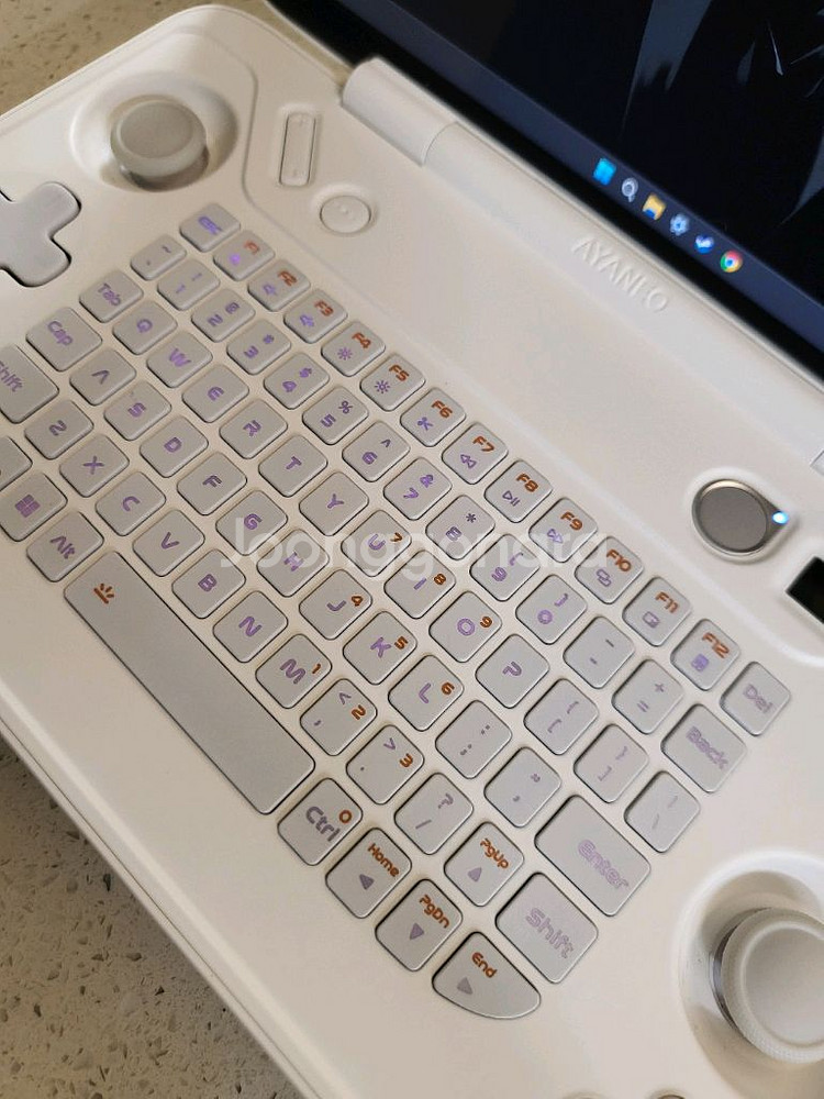 아야네오플립KB / 화이트 / 32G / 2T 팝니다.--1