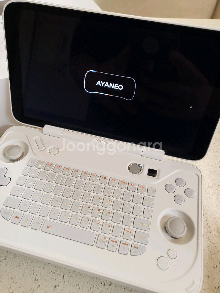아야네오플립KB / 화이트 / 32G / 2T 팝니다.--3
