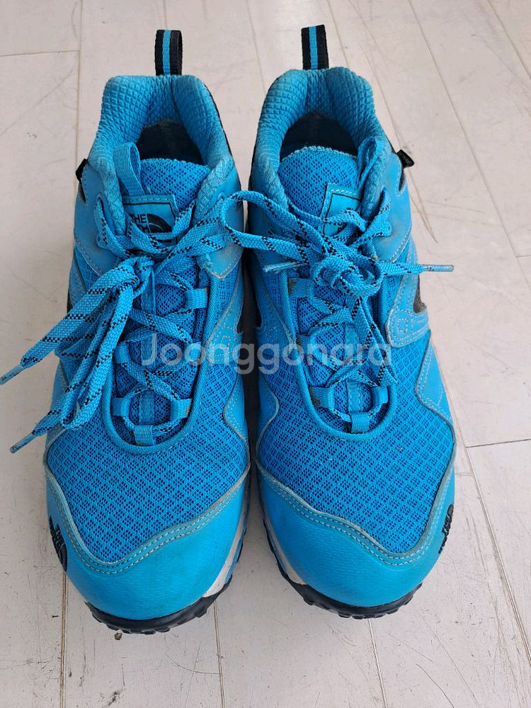 노스페이스 등산화입니다--0